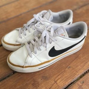 NIKE MENS COURT LEGACY LOW SNEAKER size 10